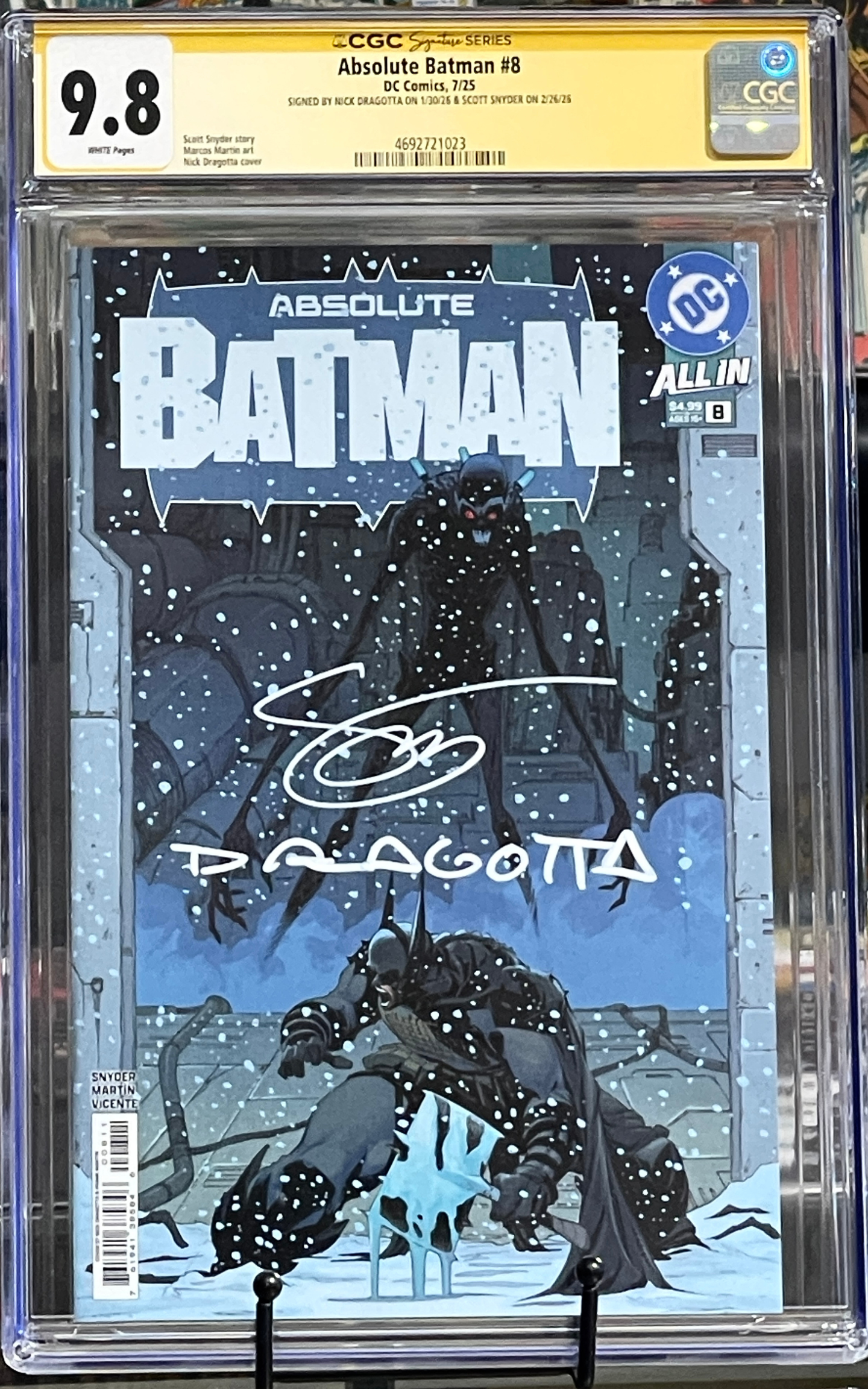 CGC 9.8 Absolute Batman #8 SIGNED by SCOTT SNYDER and NICK DRAGOTTA 1st Print CGC Signature Series