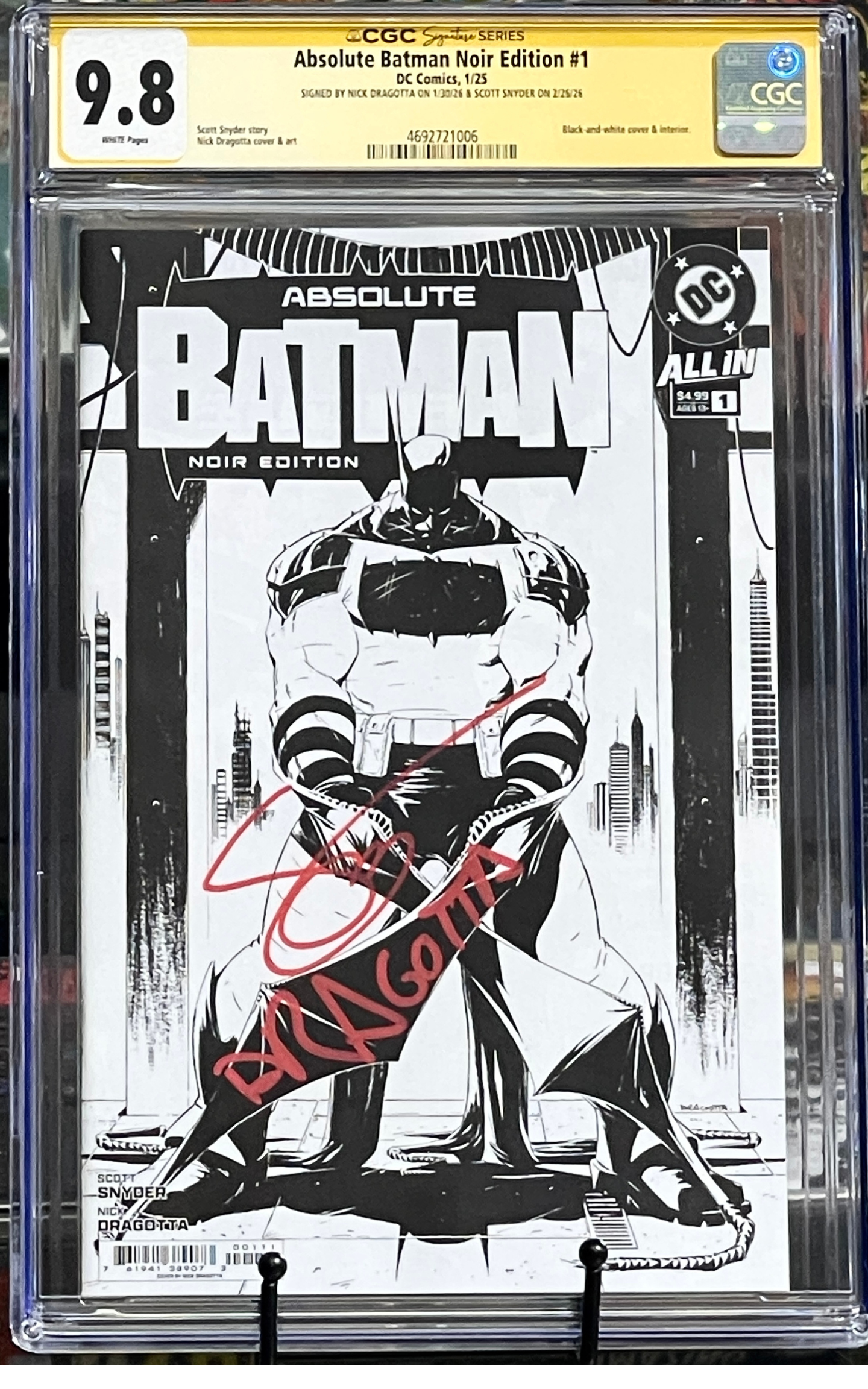 CGC 9.8 Absolute Batman #1 Noir Edition SIGNED by SCOTT SNYDER and NICK DRAGOTTA CGC Signature Series